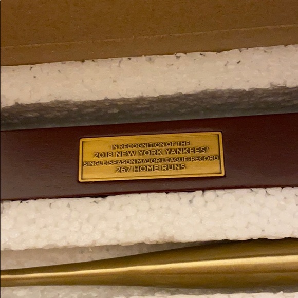 Ny Yankees  miniature bat with stand - Picture 2 of 5